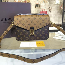 louis-vuitton-pochette-metis-replica-bag-17